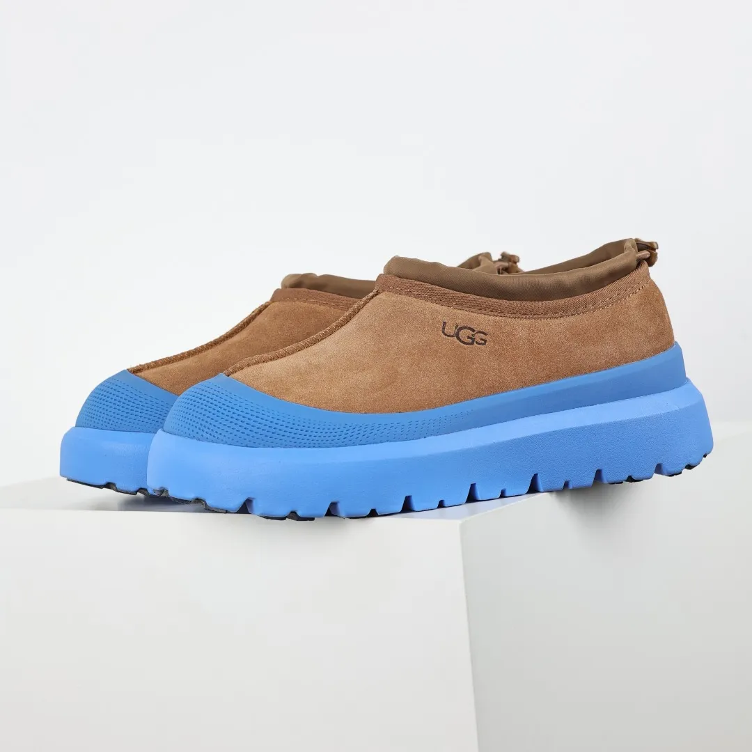 Pick up locally 💰620 Core recommendation Good price Cashmere insoles are a very suitable choice for keeping warm in winter and at home. In the new year, uug launched a series of styles, which are partial to the preferences of young consumers and have also moved to the forefront of fashion trends. Shoe body material Water-repellent coated suede upper 17mm UGGPURE™ implanted wool insole Lightweight non-slip comfortable rubber outsole With brand LOGO Trademark Comes with a full set of packaging Size: 35 36 37 38 39 40 41 42 43 44